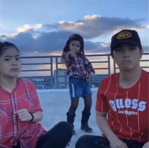 菲律宾网红兄妹生活照