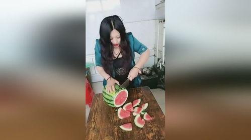 姐妹从学习到吃瓜,学习与吃瓜的快乐交织