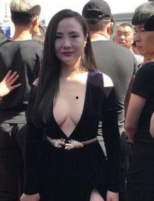 网红的暴露着装图片,暴露着装引发热议